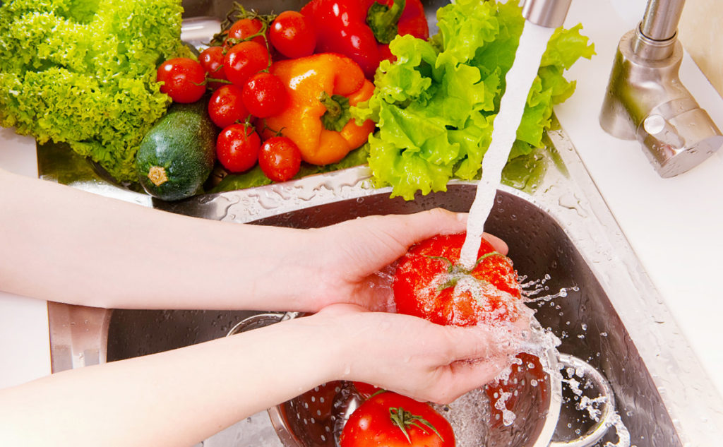 August Food Safety Tip:  Handling and Washing Produce